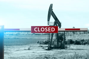 Barrier with the inscription "Closed" on the background of the oil rig